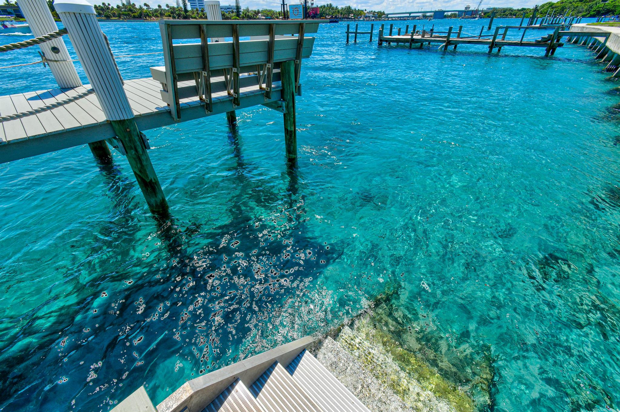 87 Lighthouse Dr Jupiter Inlet Colony, FL 33469