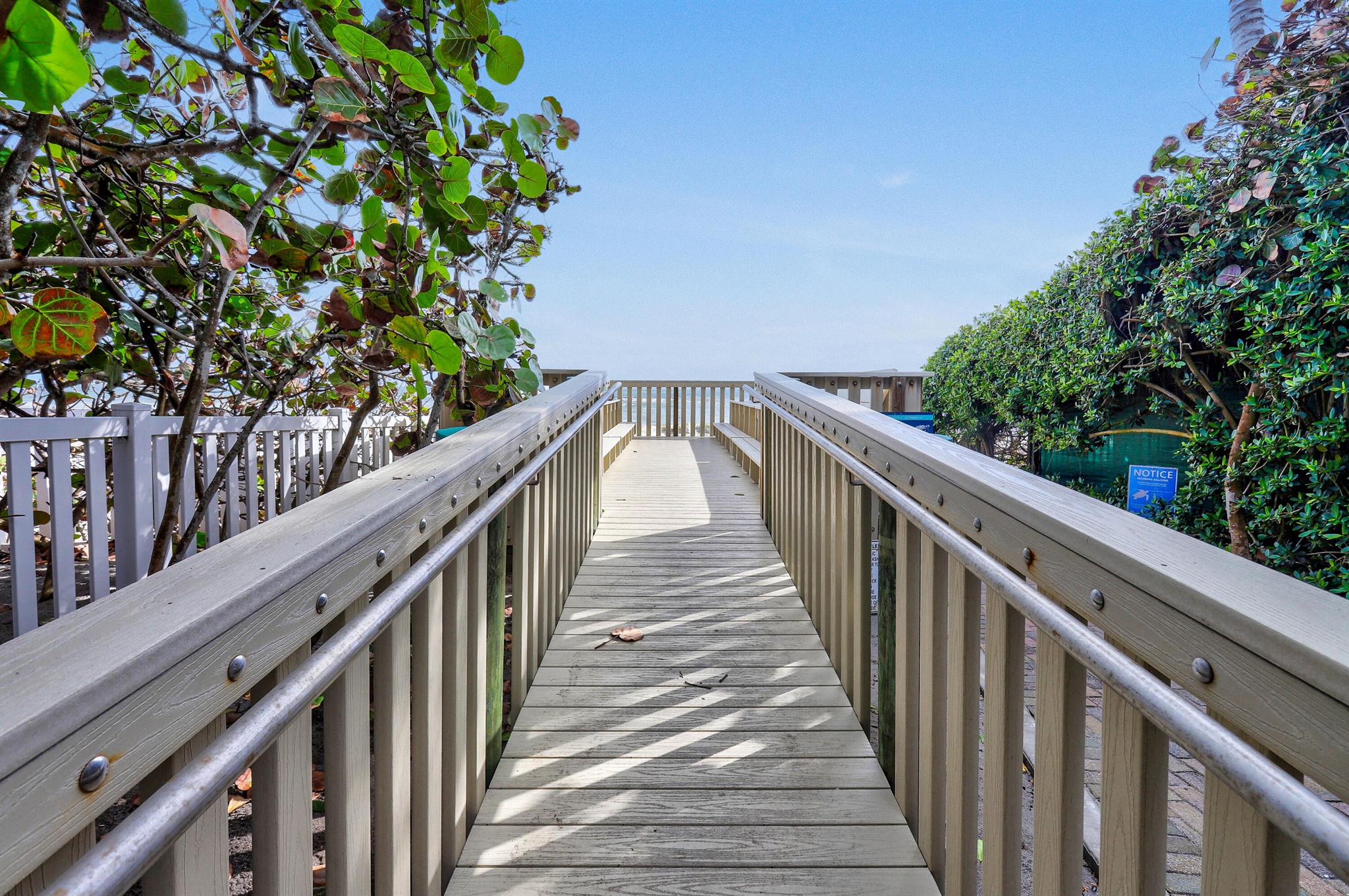 87 Lighthouse Dr Jupiter Inlet Colony, FL 33469