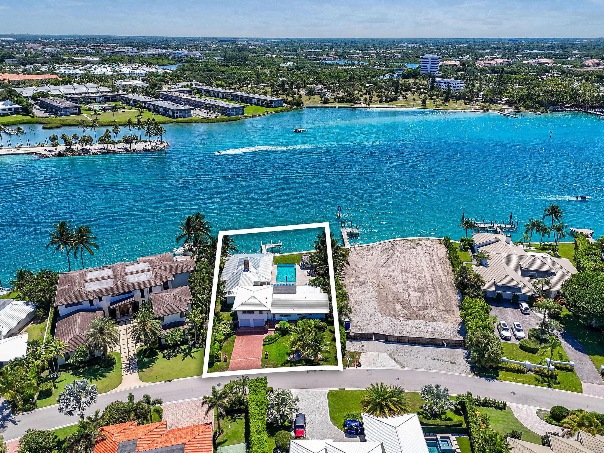 87 Lighthouse Dr Jupiter Inlet Colony, FL 33469
