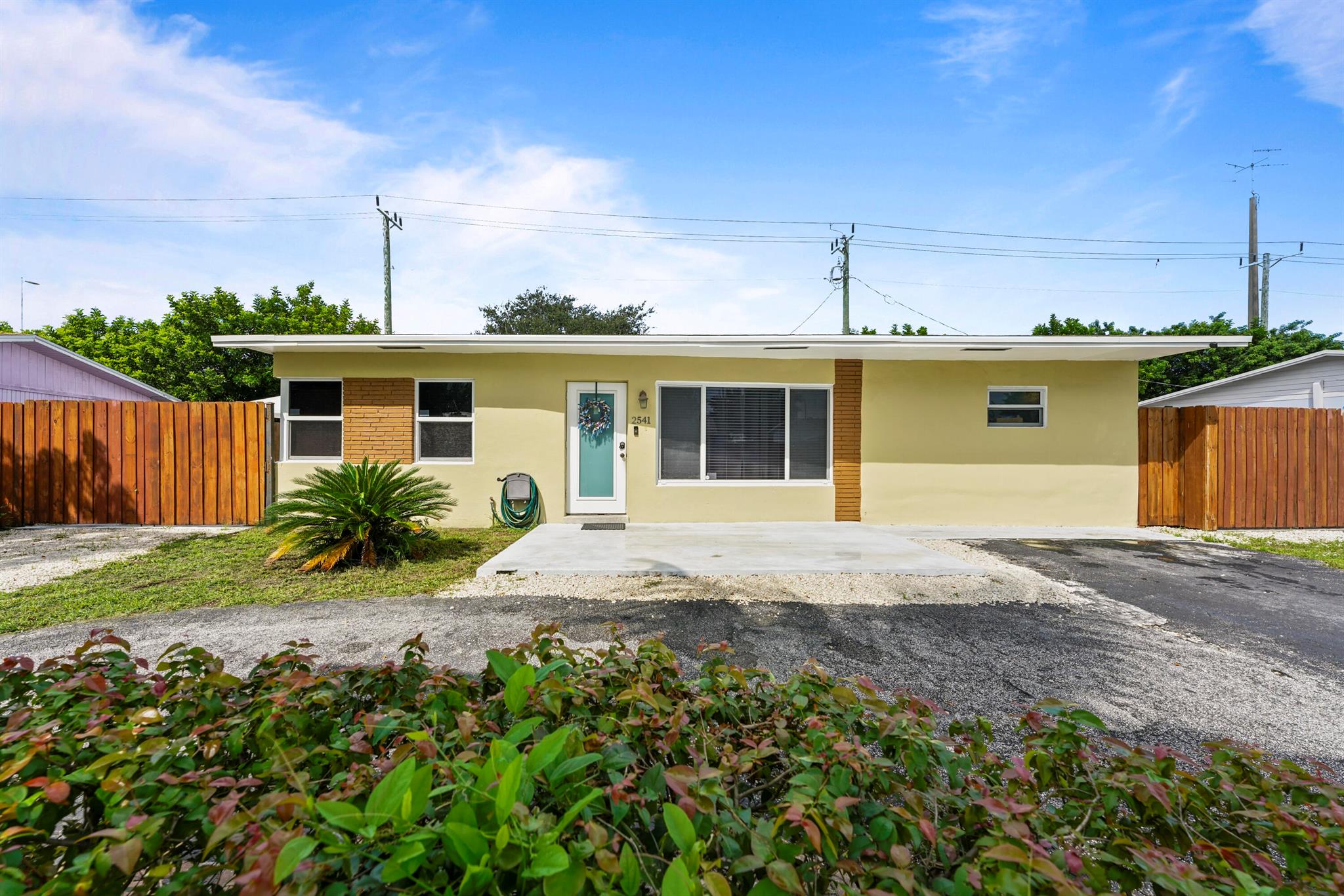 2541 NE 7th Ter