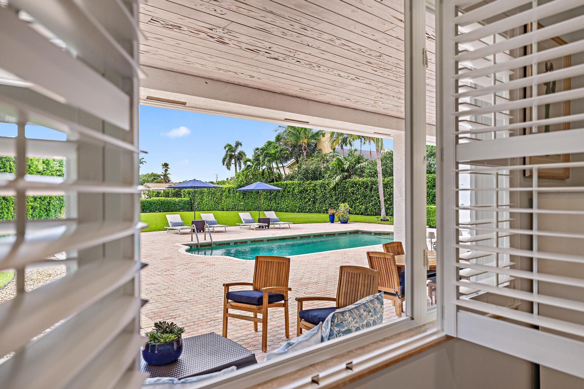 839 Country Clb Dr North Palm Beach, FL 33408