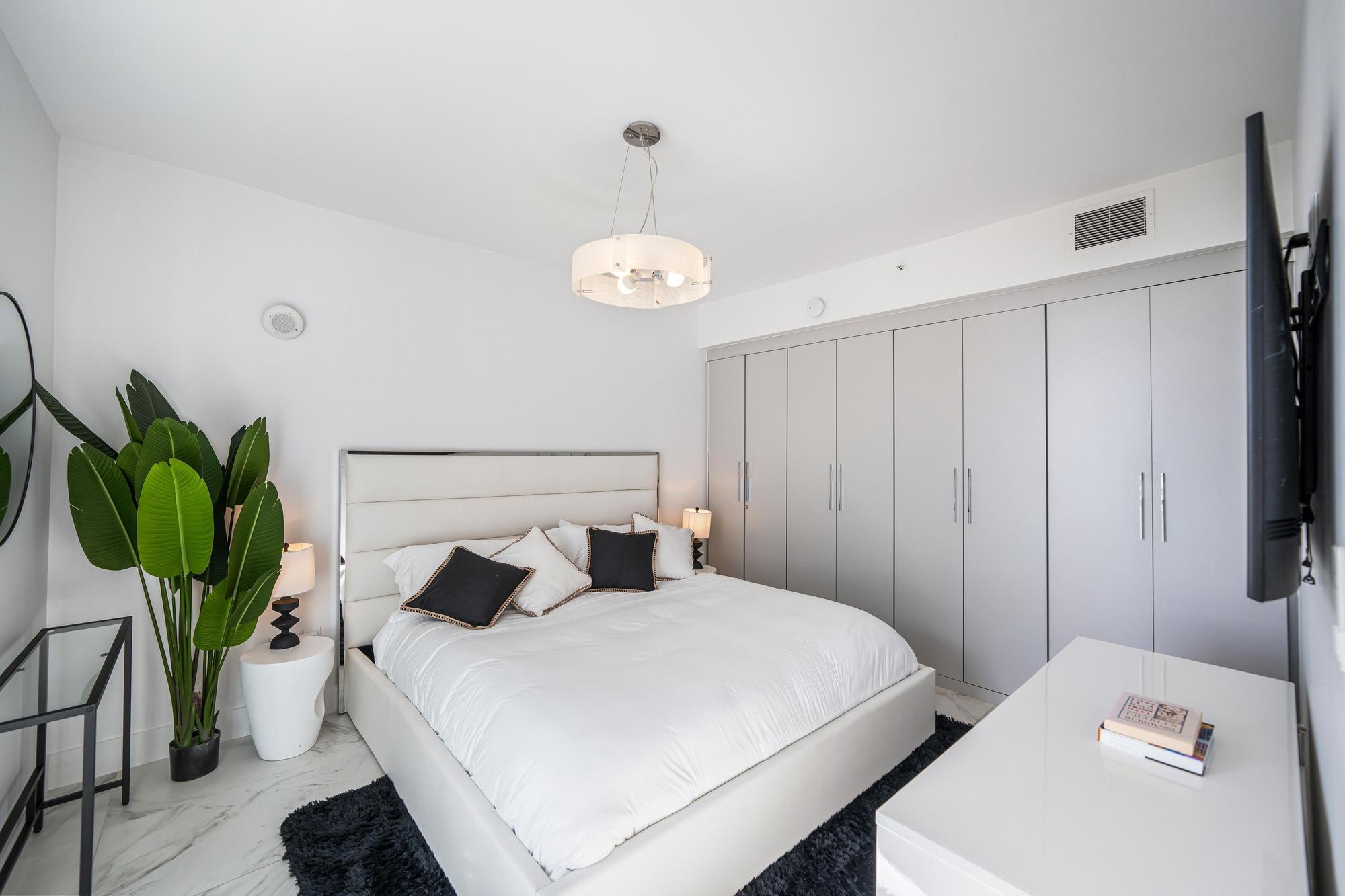 225 Collins Ave #6j Miami Beach, FL 33139