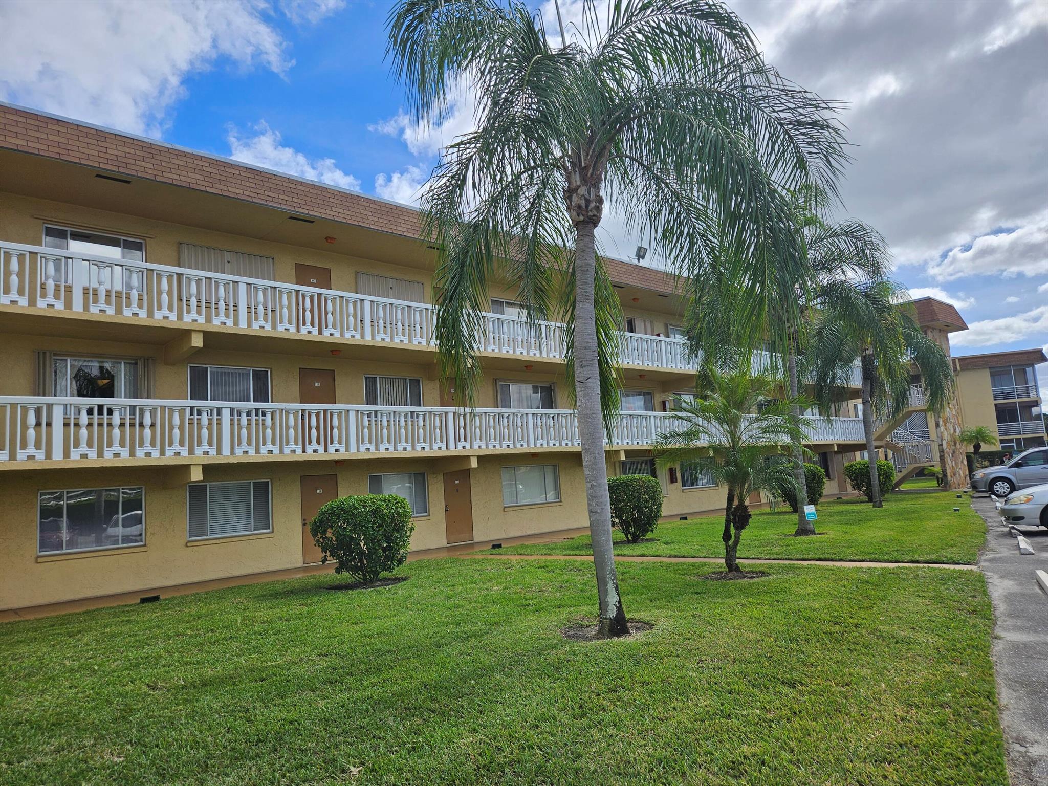 500 Village Grn Cir #118