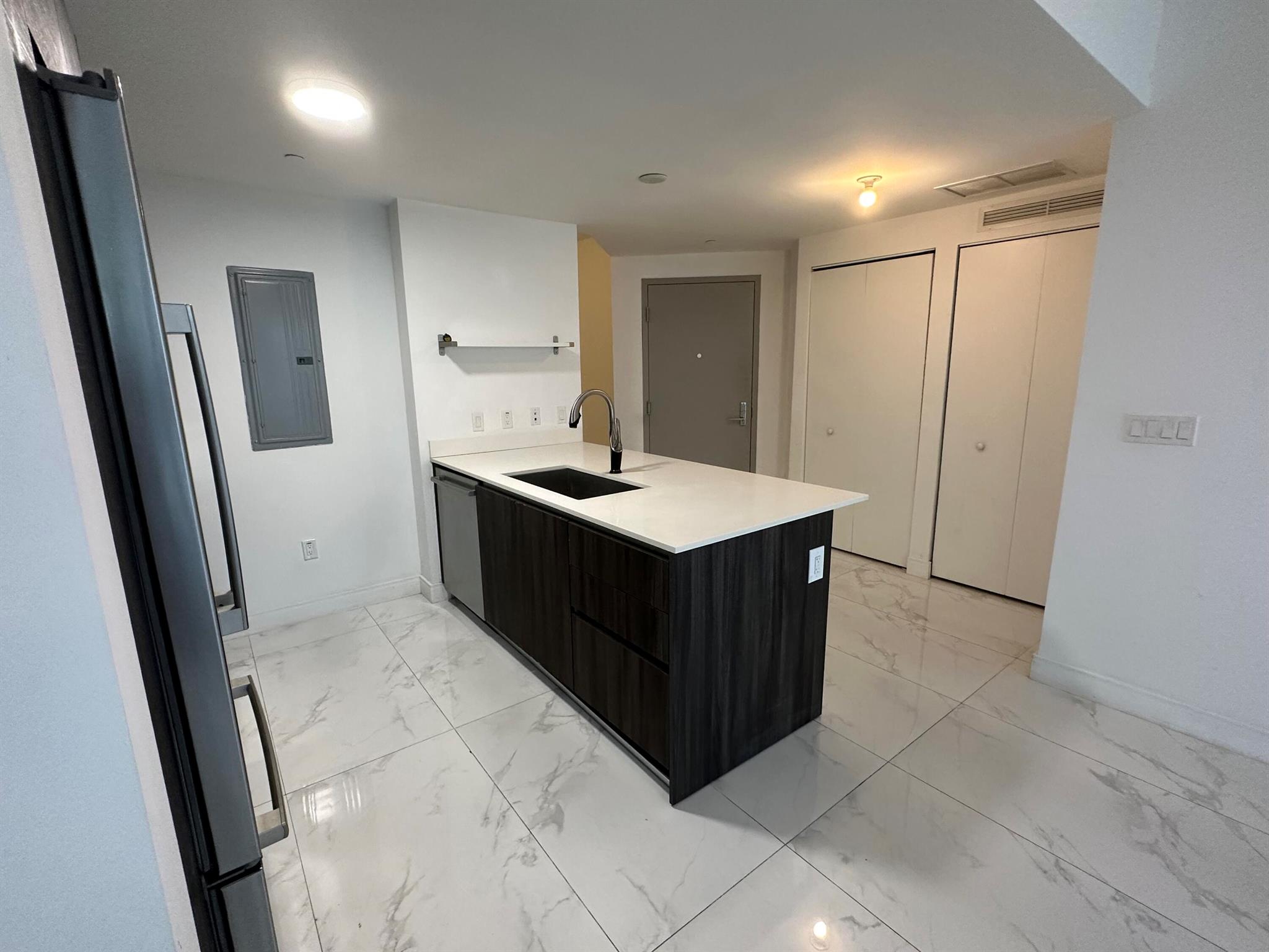 image Aria On The Bay Condo11