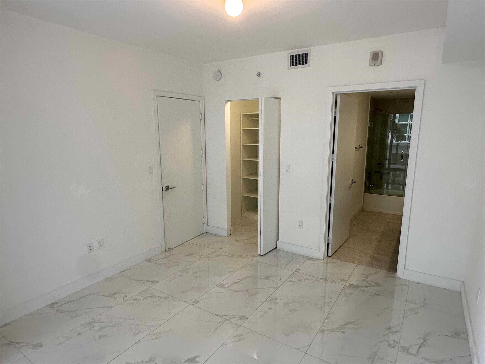 image Aria On The Bay Condo15