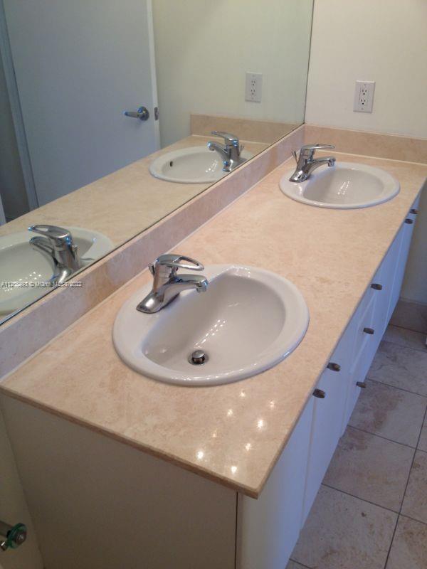 2475 Brickell Ave #2004,Miami, FL 33129