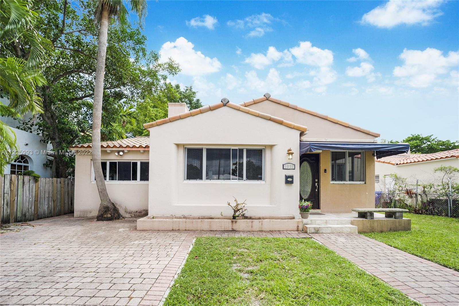 5935 NE 4th Ct