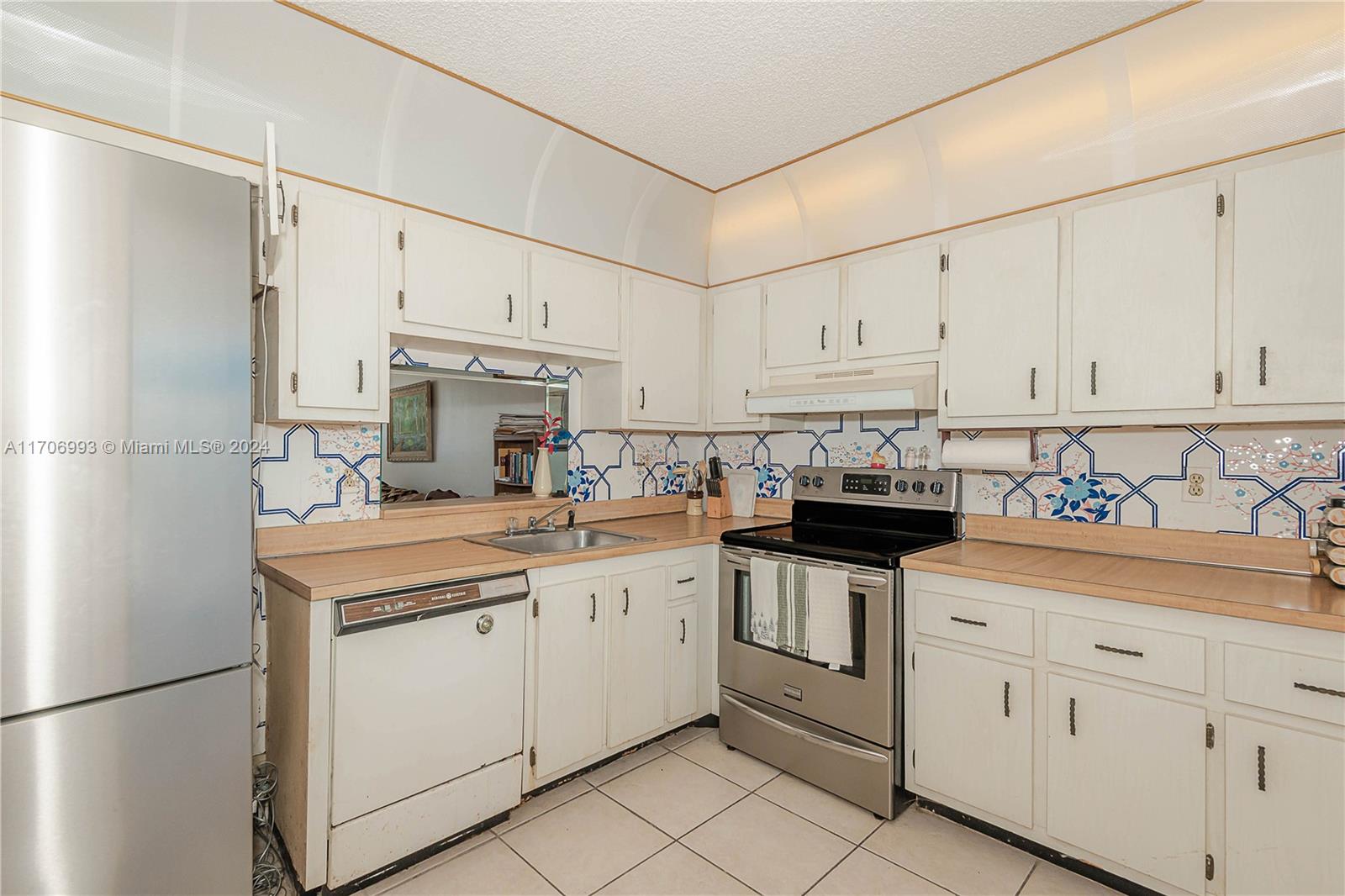 2800 Somerset Dr #402J