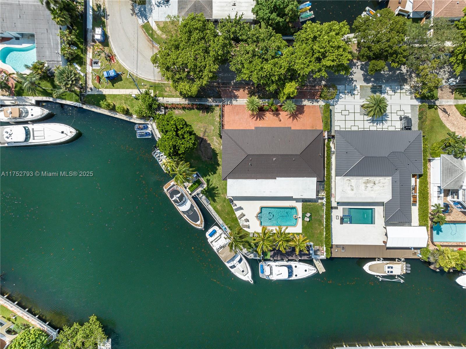 1975 Ixora Rd North Miami, FL 33181