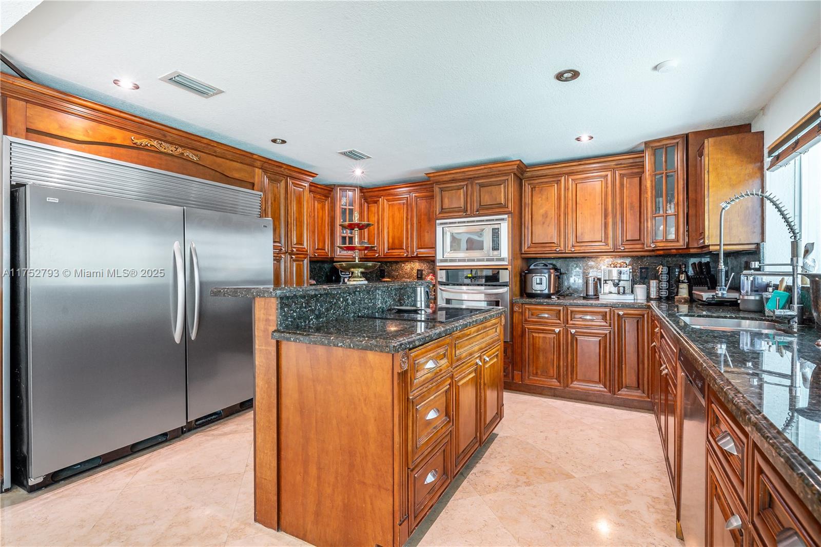 1975 Ixora Rd North Miami, FL 33181