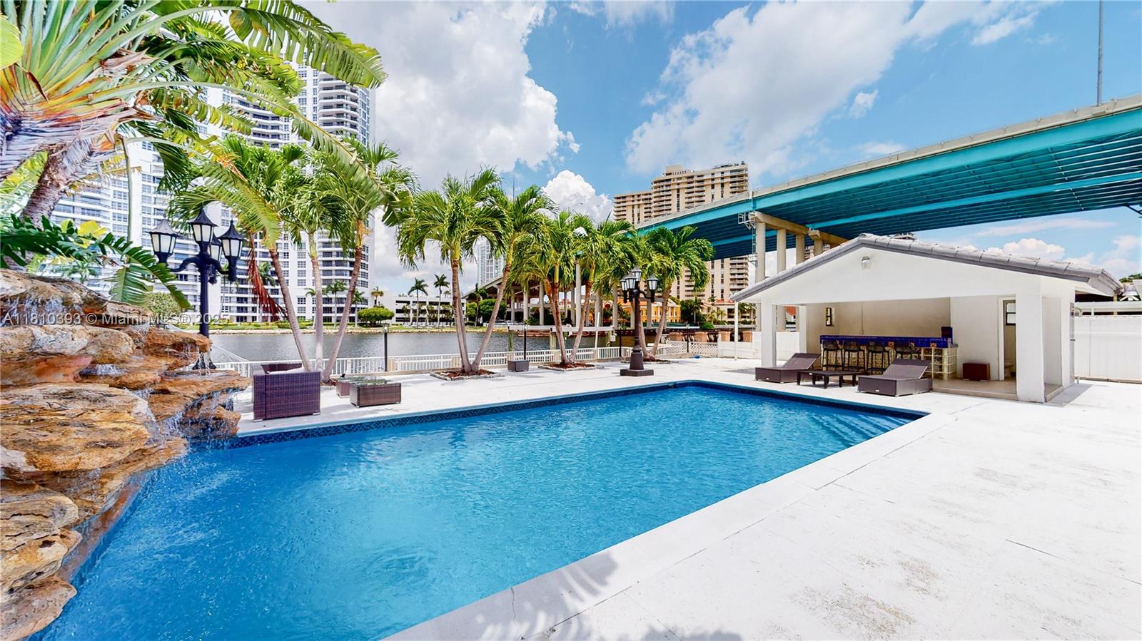 19140 N Bay Rd Sunny Isles Beach, FL 33160