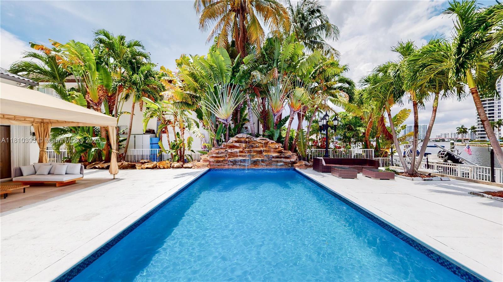 19140 N Bay Rd Sunny Isles Beach, FL 33160