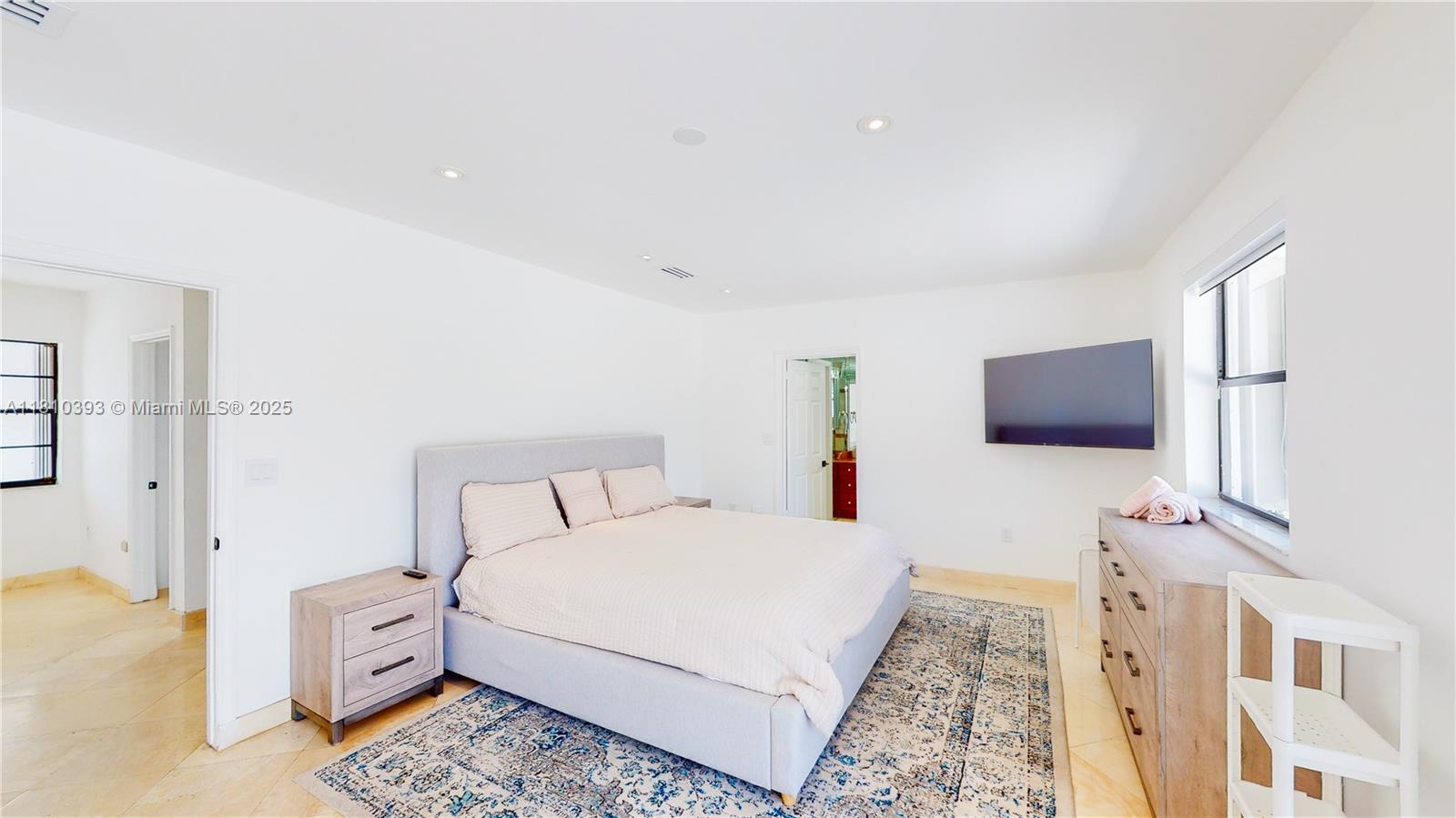 19140 N Bay Rd Sunny Isles Beach, FL 33160