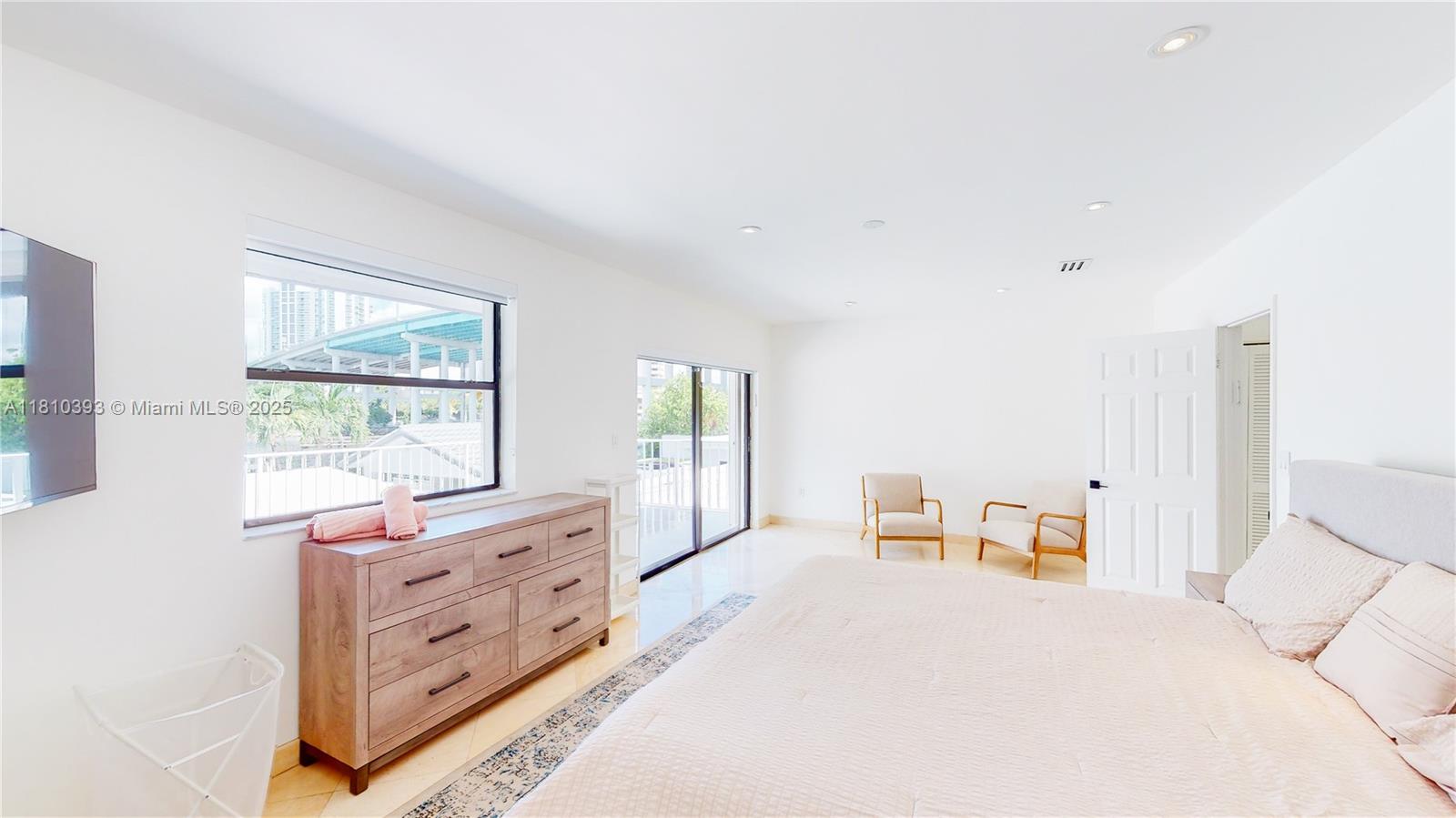 19140 N Bay Rd Sunny Isles Beach, FL 33160