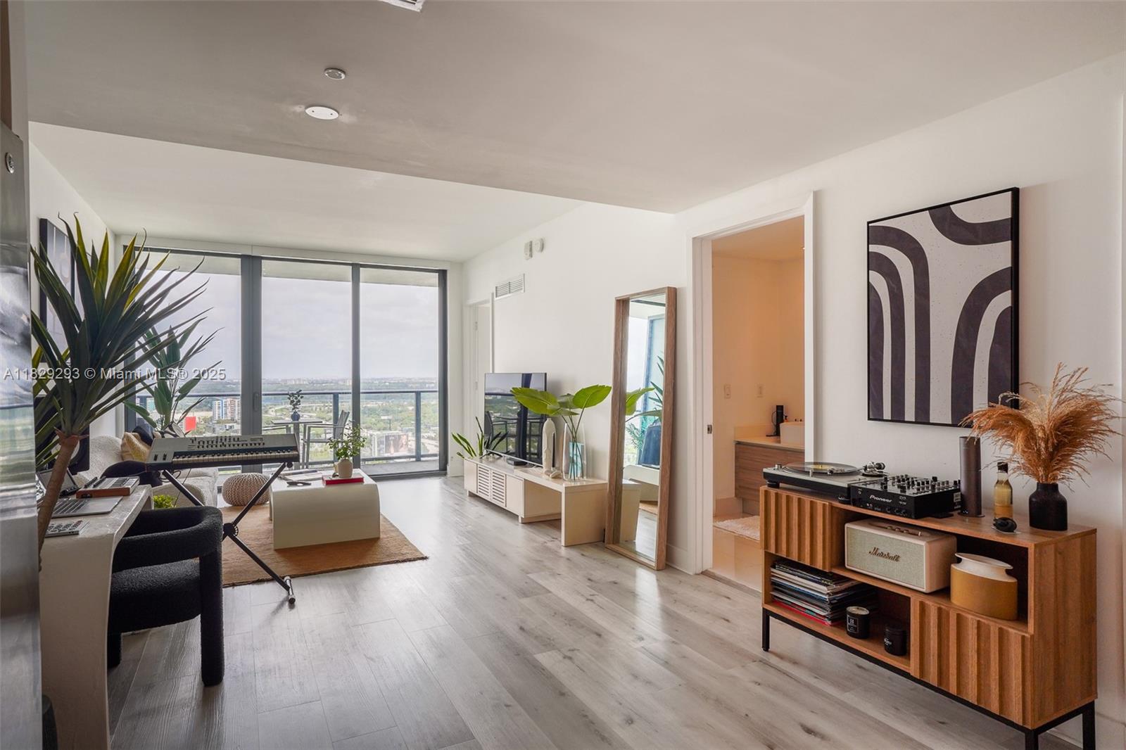 image The Hyde Residences9