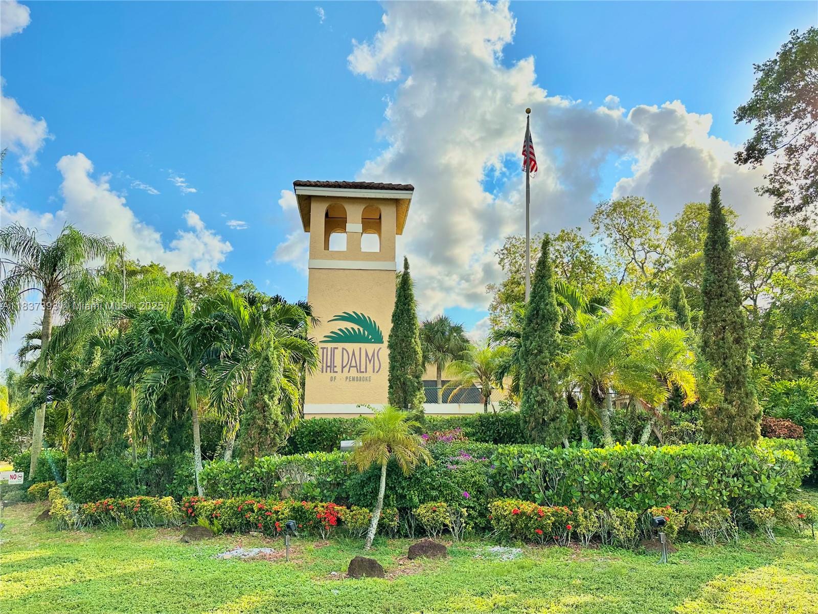 351 Palm Way #305
