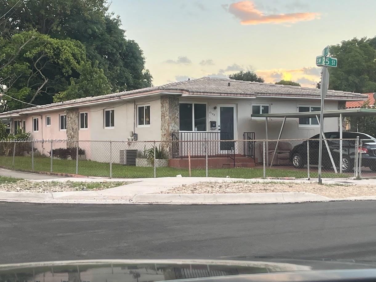 3100 SW 25th St