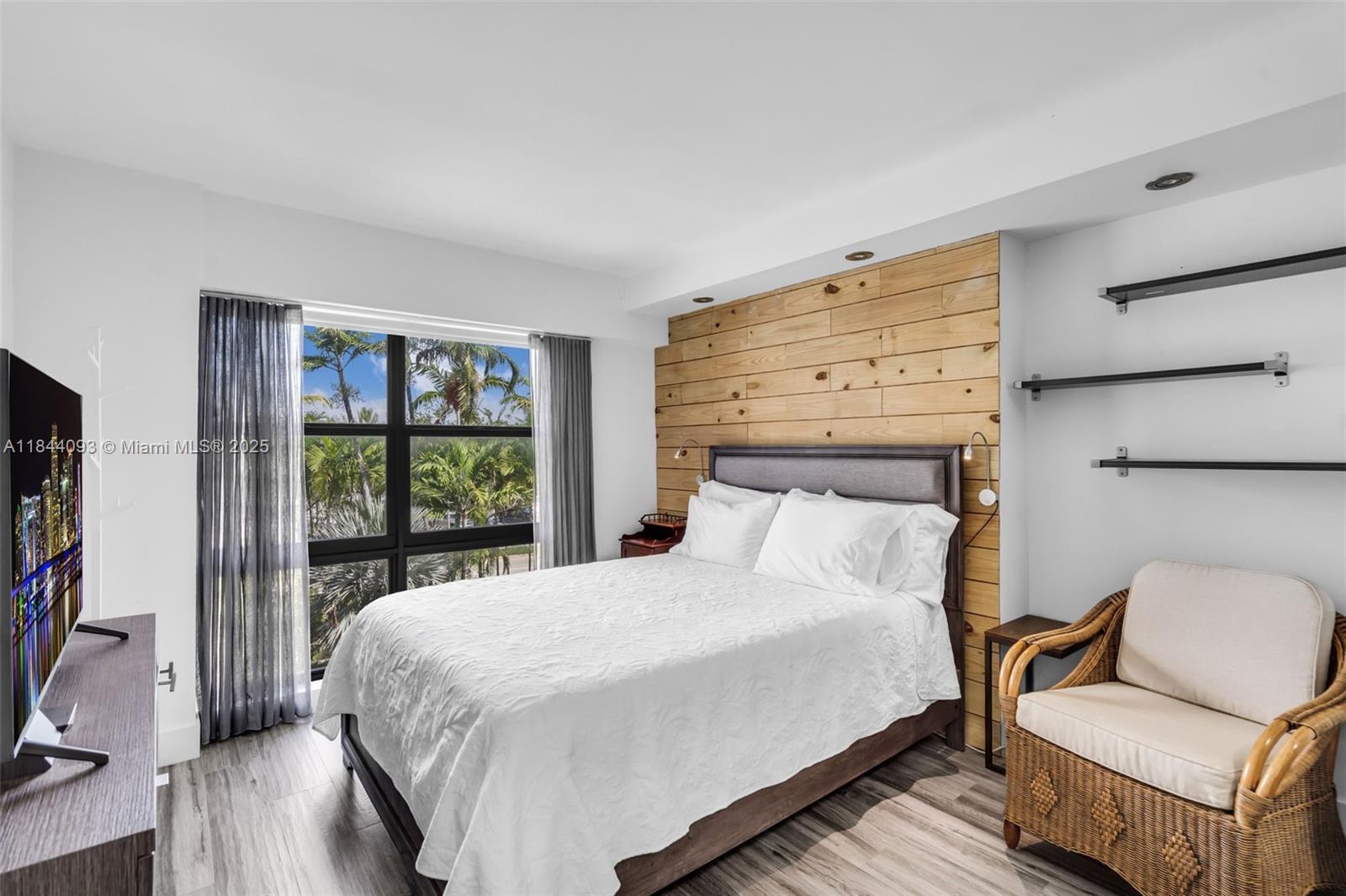 77 Crandon Blvd #3B Key Biscayne, FL 33149