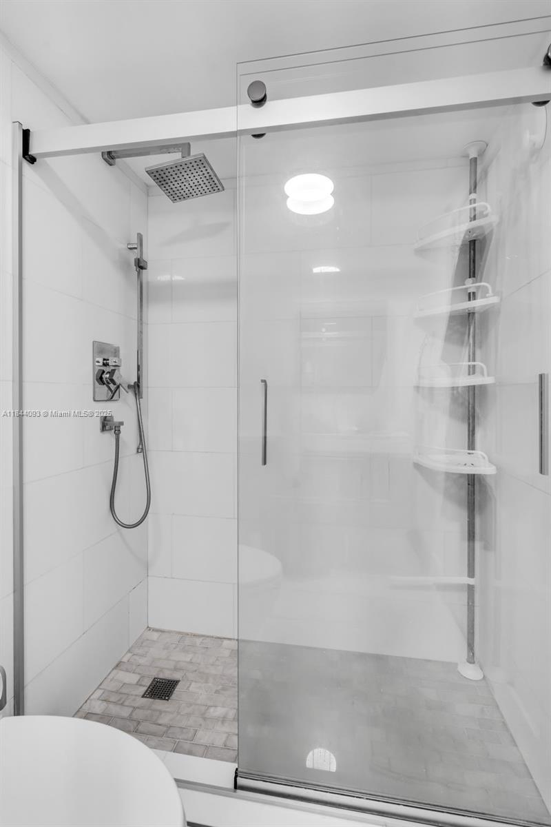 77 Crandon Blvd #3B Key Biscayne, FL 33149