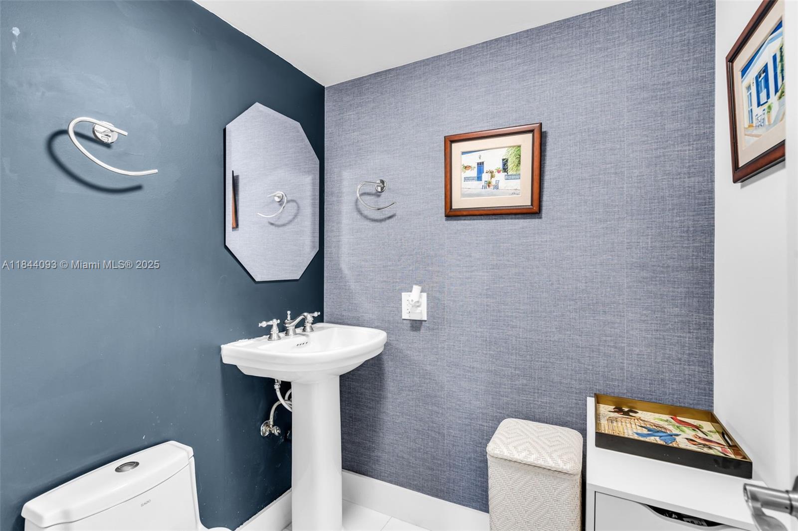 77 Crandon Blvd #3B Key Biscayne, FL 33149