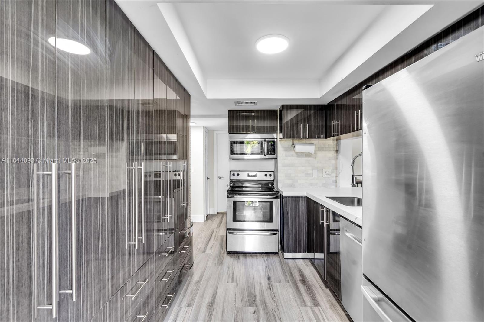 77 Crandon Blvd #3B Key Biscayne, FL 33149