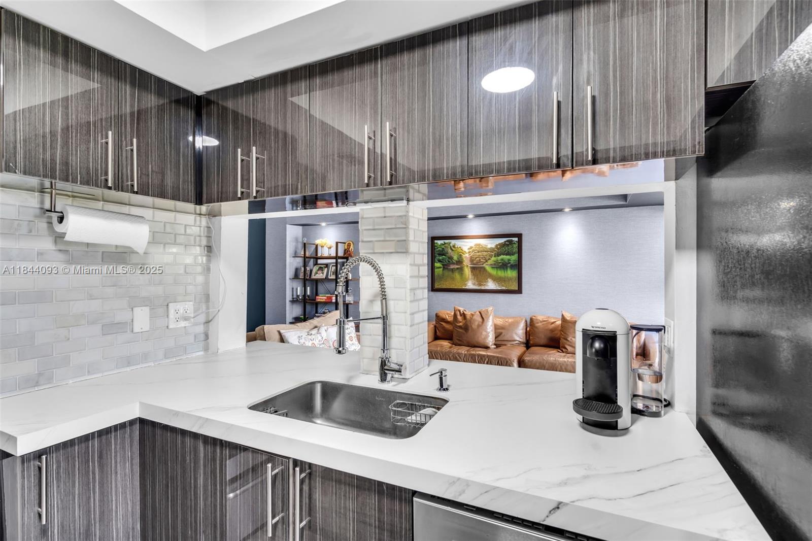 77 Crandon Blvd #3B Key Biscayne, FL 33149