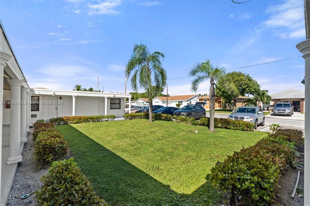 320 NE 13th Ave Boynton Beach, FL 33435