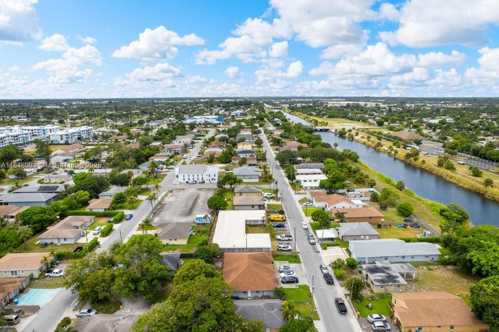 320 NE 13th Ave Boynton Beach, FL 33435