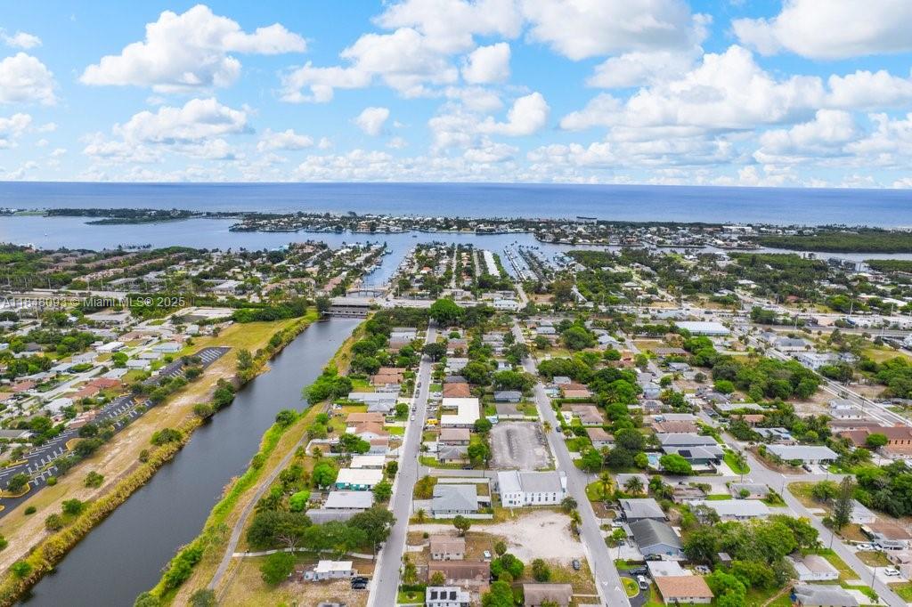 320 NE 13th Ave Boynton Beach, FL 33435