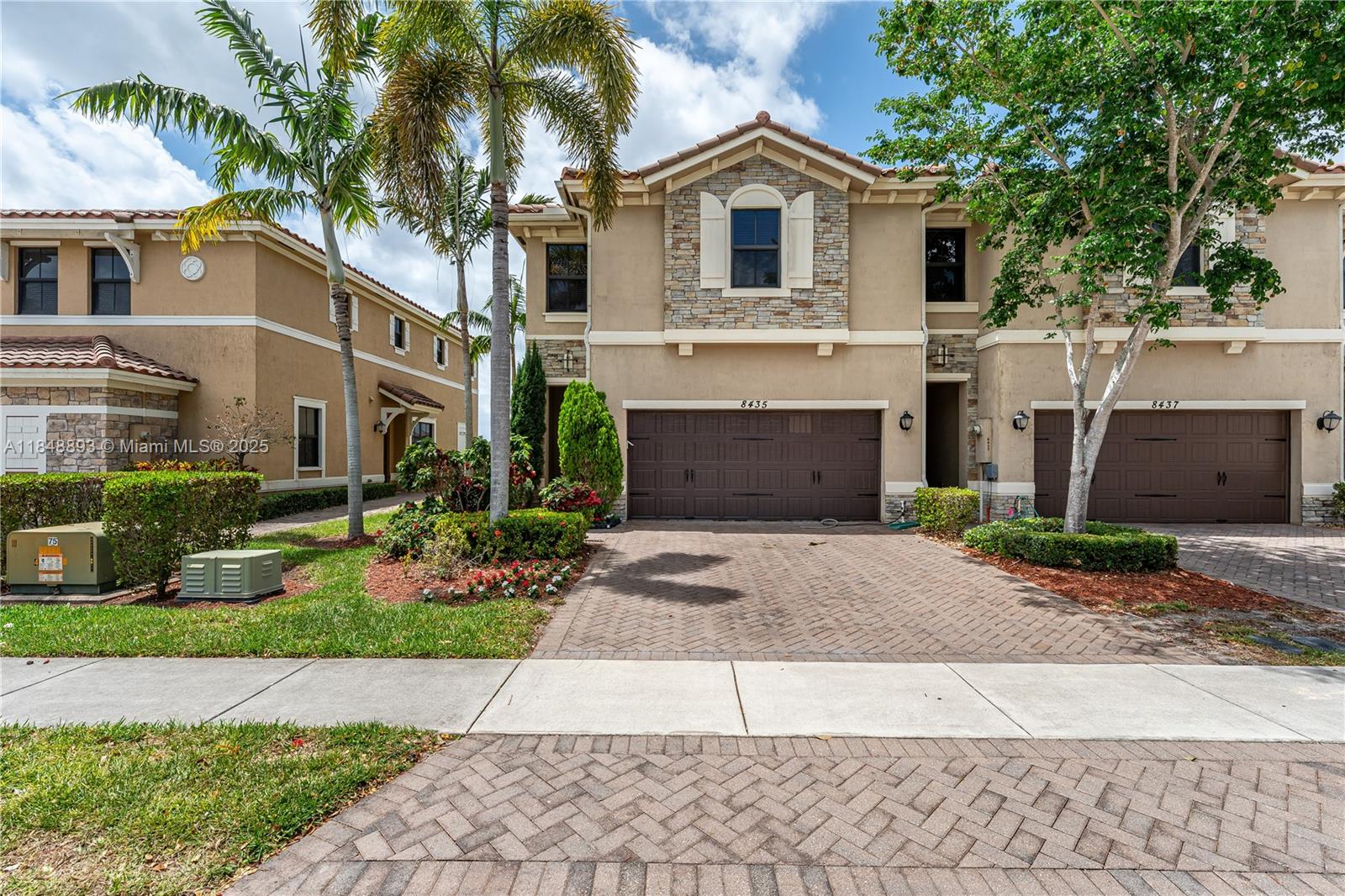 8435 Lakeview Trl