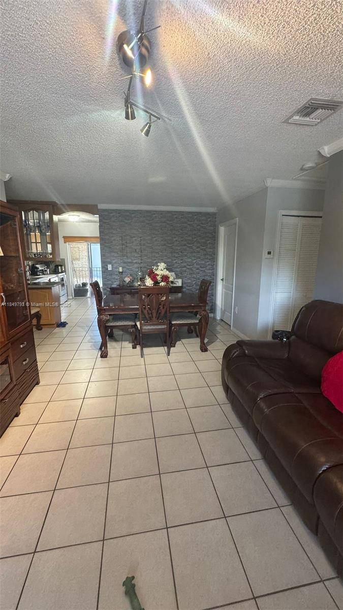1270 W 42nd St #A202