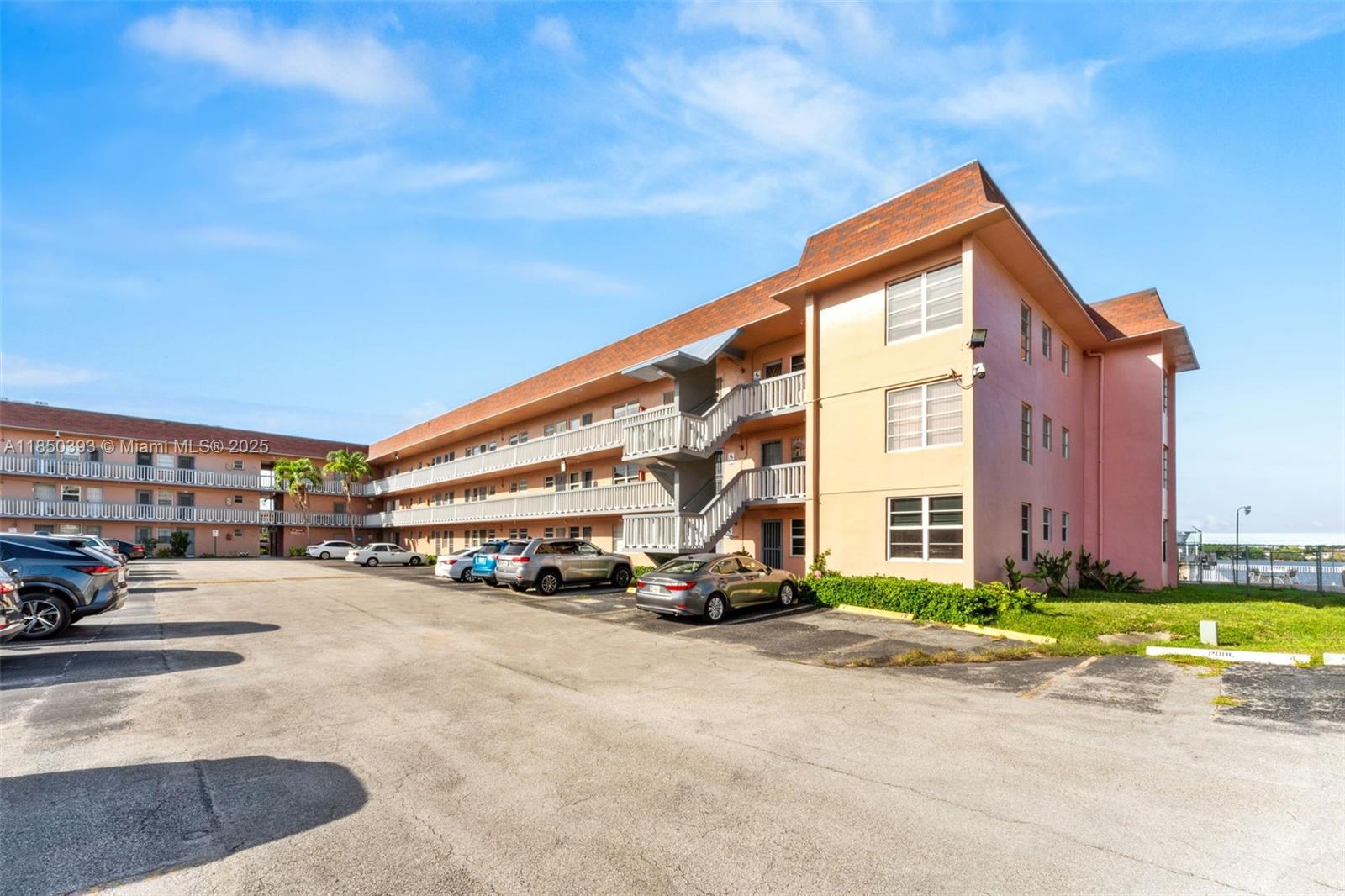 18555 NE 14th Ave #613