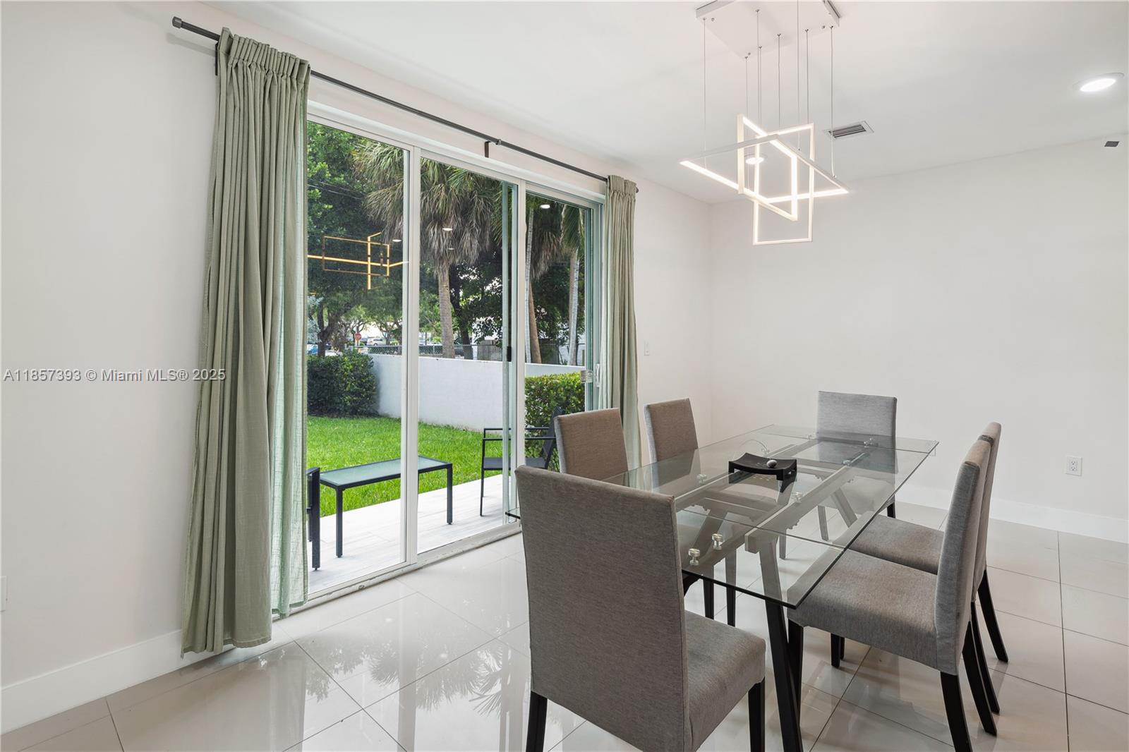 1020 NE 17th Ter Fort Lauderdale, FL 33304