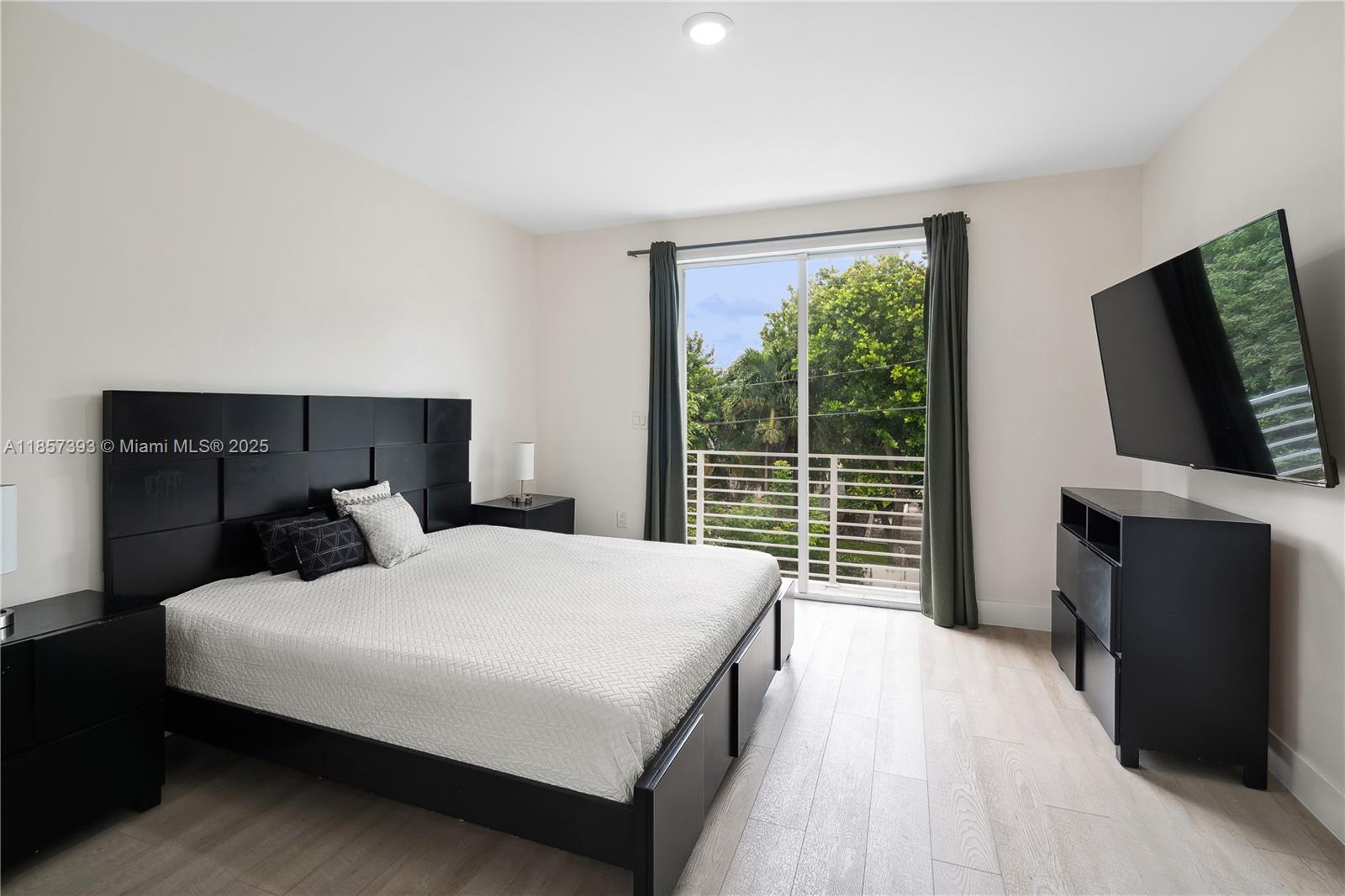 1020 NE 17th Ter Fort Lauderdale, FL 33304