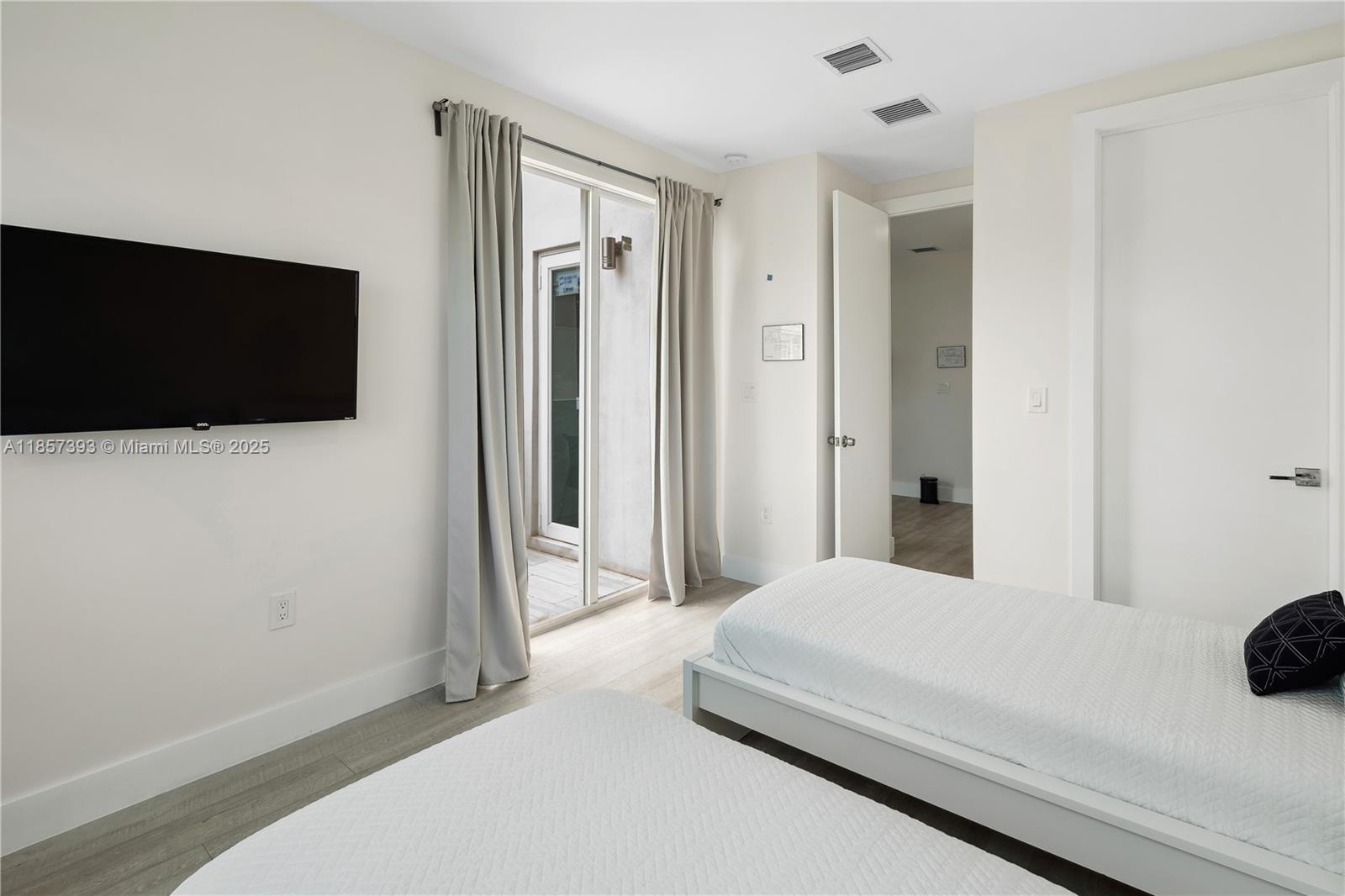 1020 NE 17th Ter Fort Lauderdale, FL 33304