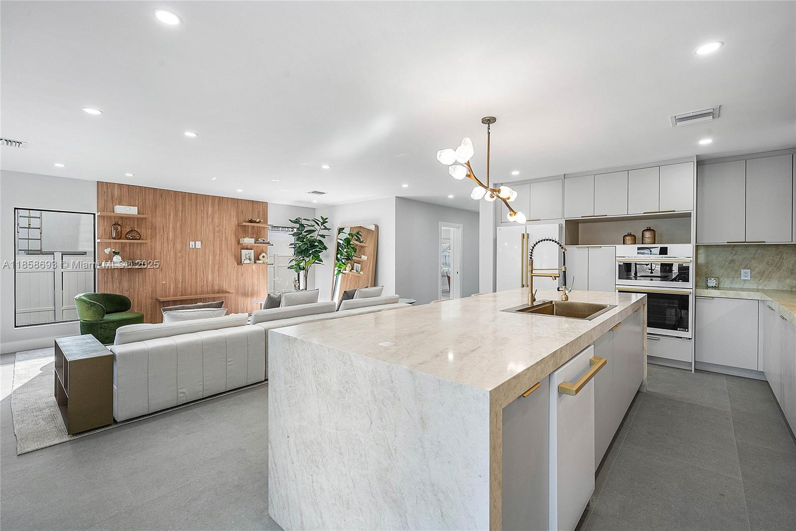 3225 Canal Dr Pompano Beach, FL 33062