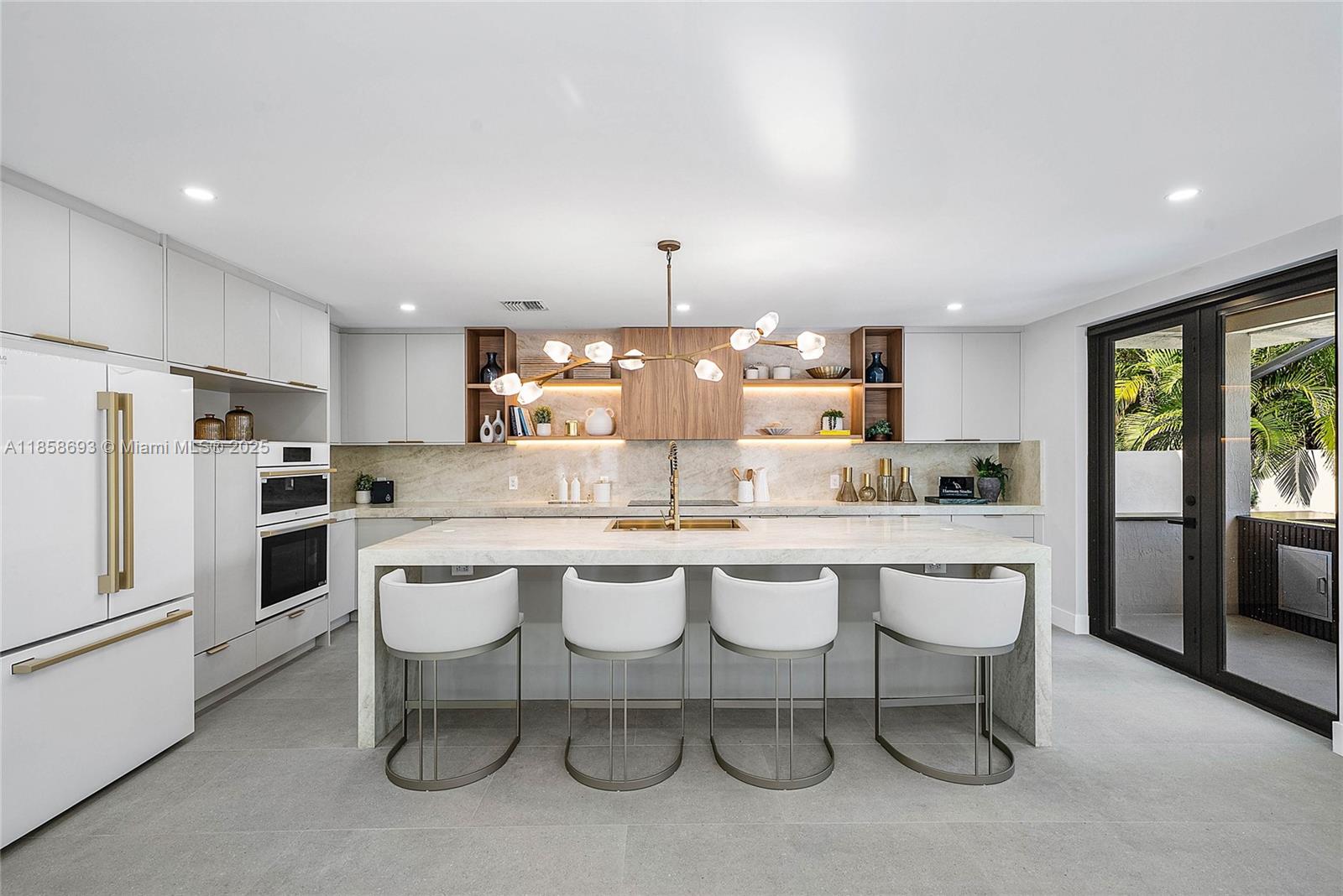 3225 Canal Dr Pompano Beach, FL 33062