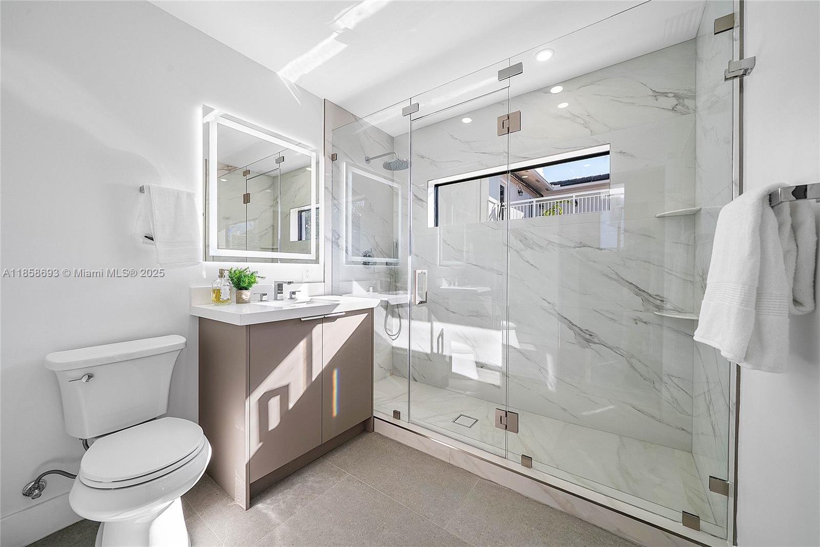 3225 Canal Dr Pompano Beach, FL 33062