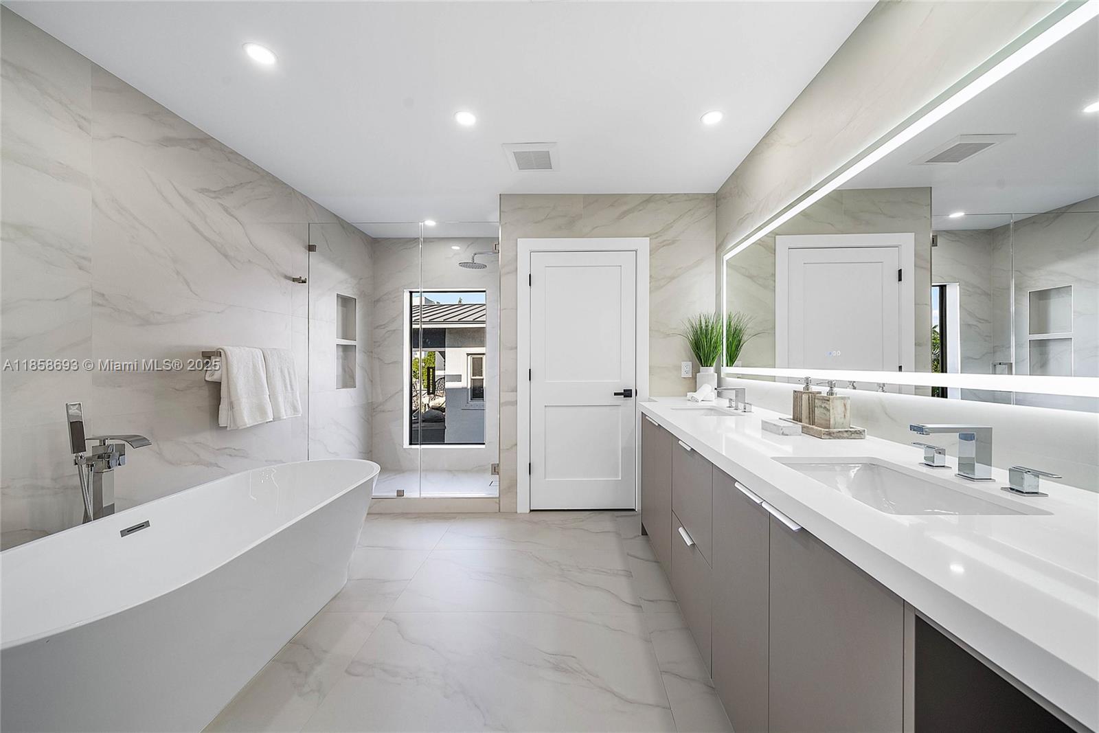 3225 Canal Dr Pompano Beach, FL 33062