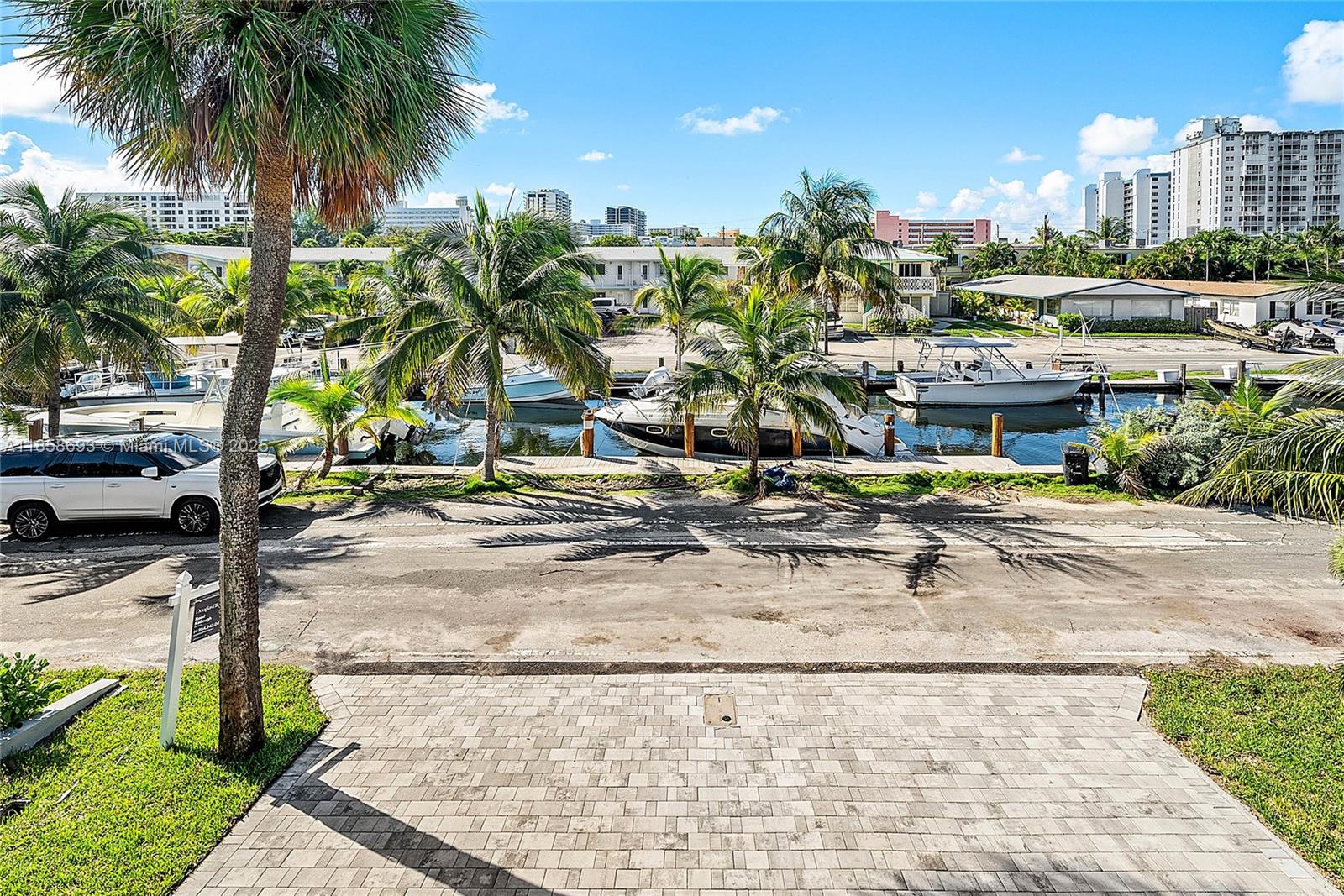 3225 Canal Dr Pompano Beach, FL 33062