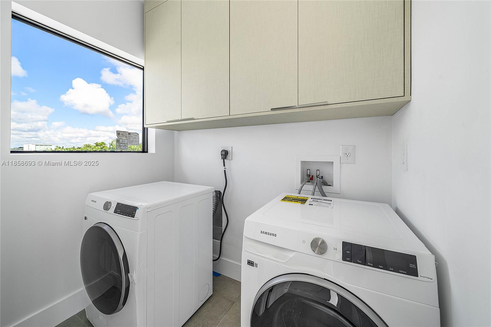 3225 Canal Dr Pompano Beach, FL 33062