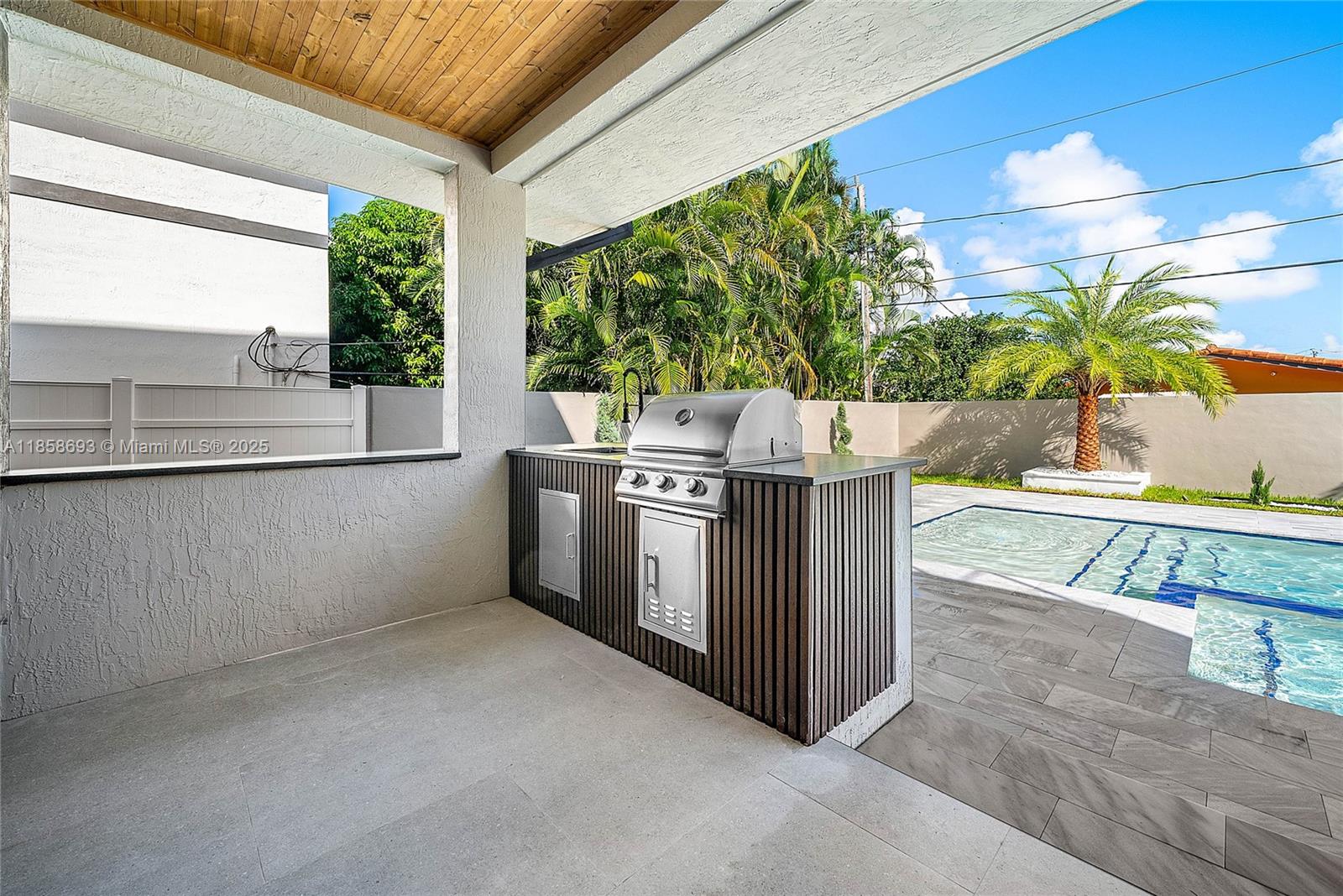 3225 Canal Dr Pompano Beach, FL 33062