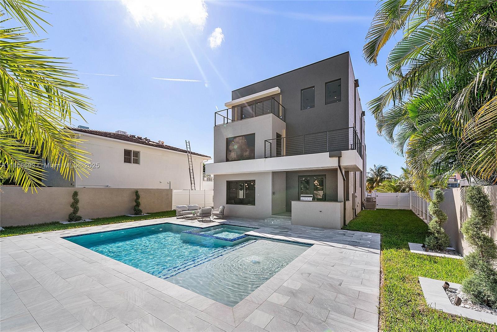 3225 Canal Dr Pompano Beach, FL 33062