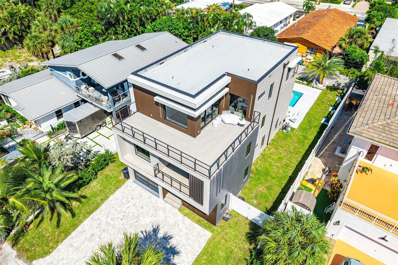 3225 Canal Dr Pompano Beach, FL 33062