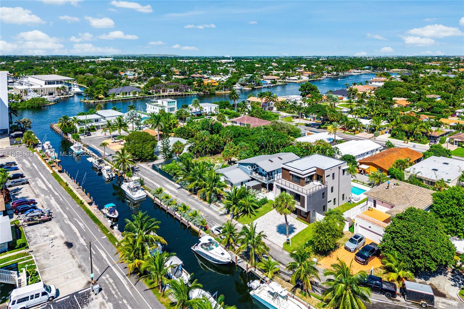 3225 Canal Dr Pompano Beach, FL 33062