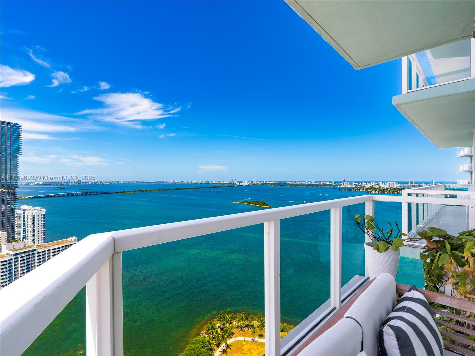 1900 N Bayshore Dr #3712