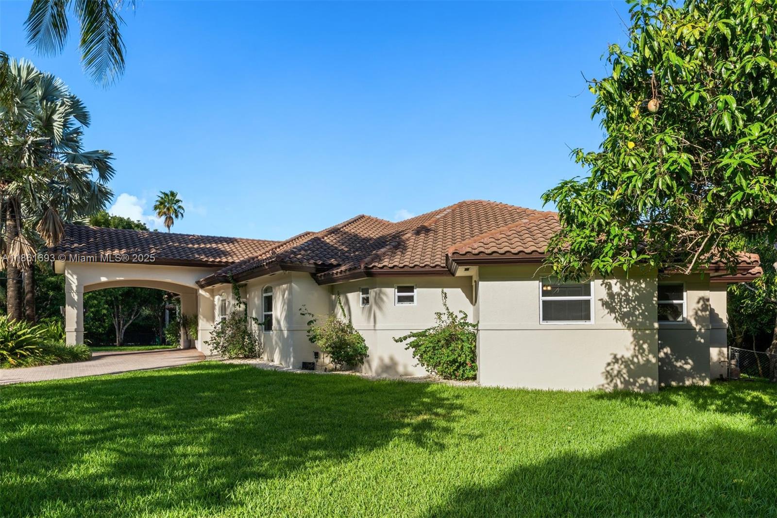 12801 Old Cutler Rd Pinecrest, FL 33156