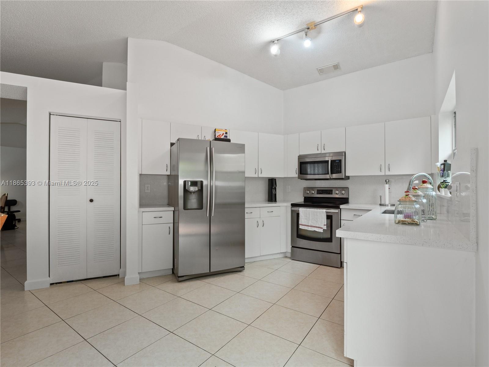 19253 NW 22nd St Pembroke Pines, FL 33029