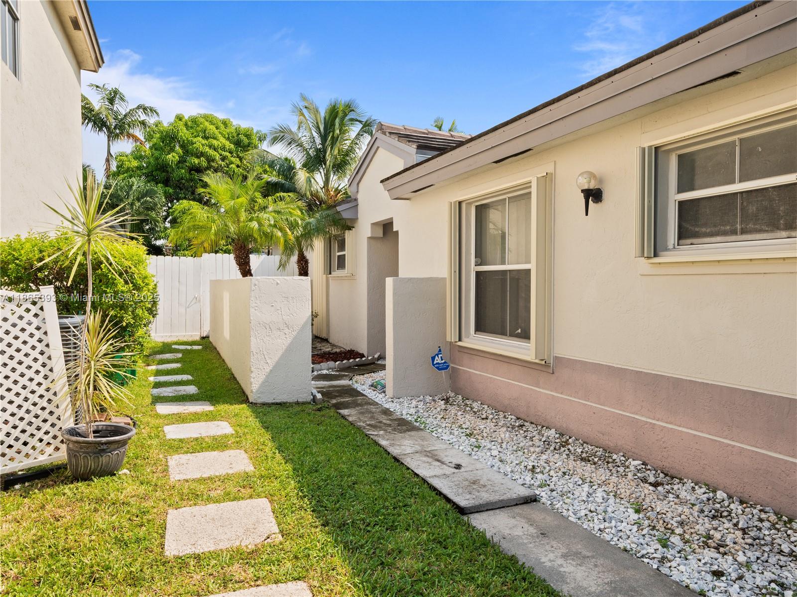 19253 NW 22nd St Pembroke Pines, FL 33029