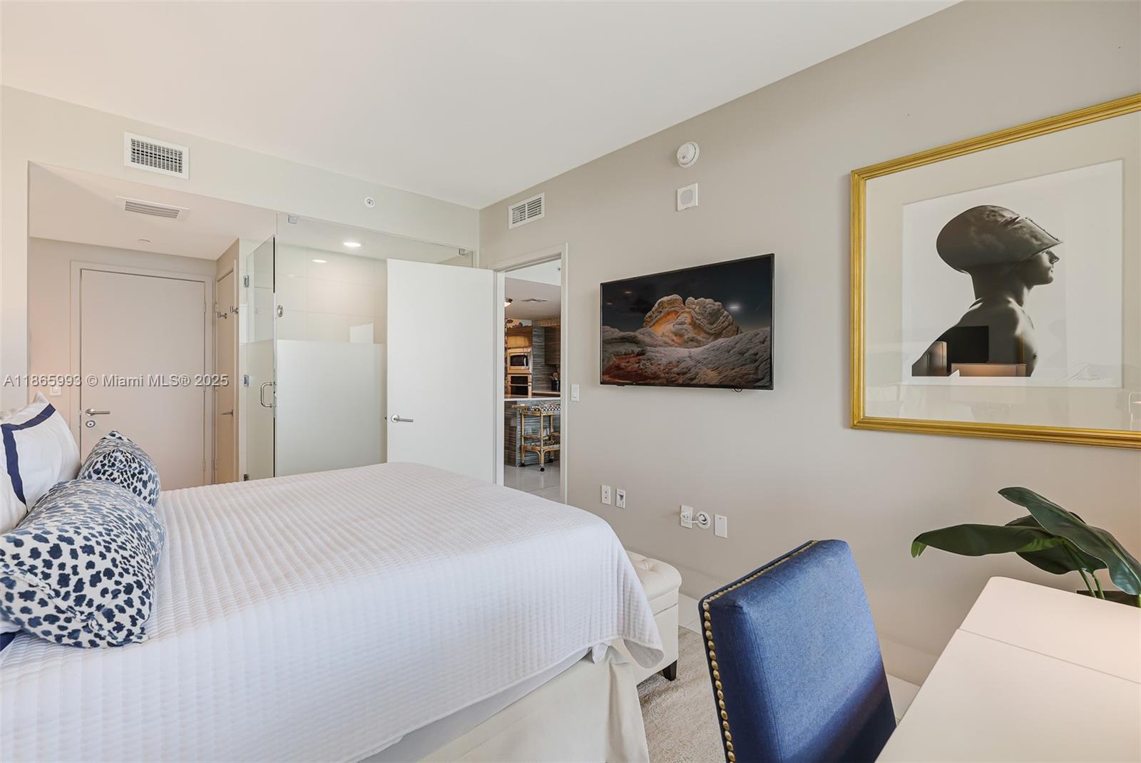 image Icon Bay Condo30